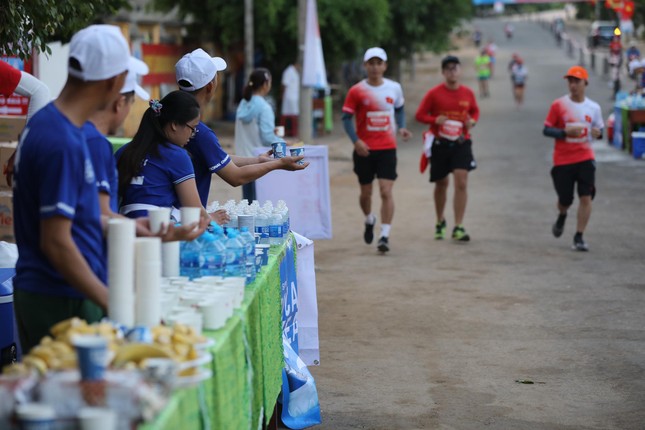 Tiền Phong Marathon 2020: Chiếc bể ngâm đá đặc biệt ở Lý Sơn ảnh 3