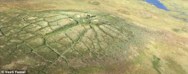 Bí ẩn 'hố tử thần' sâu hun hút bất ngờ xuất hiện ở Siberia ảnh 1
