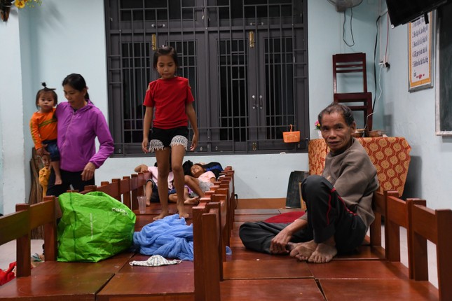 Bão số 9 áp sát, Quảng Ngãi mưa lớn, gió rít từng hồi ảnh 2