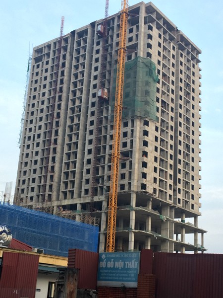 Sập giàn giáo chung cư đang xây, 7 người nhập viện ảnh 1