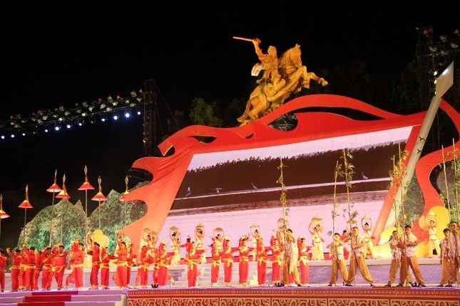 Hoành tráng khai mạc liên hoan quốc tế võ cổ truyền ảnh 1
