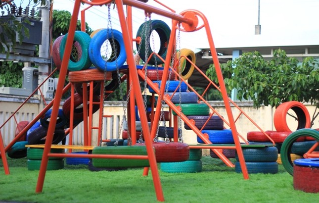 Lốp cũ biến thành sân chơi cho trẻ em Lý Sơn ảnh 2