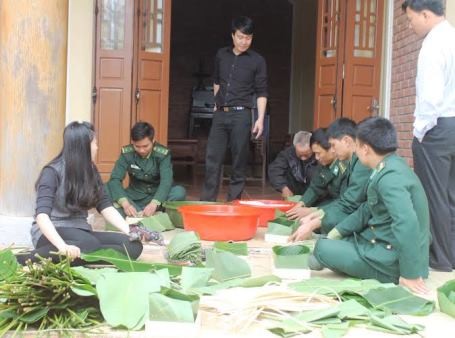 Gói bánh chưng dâng cúng Đại tướng tại Vũng Chùa - Đảo Yến ảnh 3