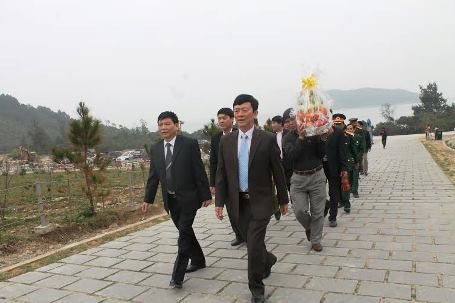 Gói bánh chưng dâng cúng Đại tướng tại Vũng Chùa - Đảo Yến ảnh 4