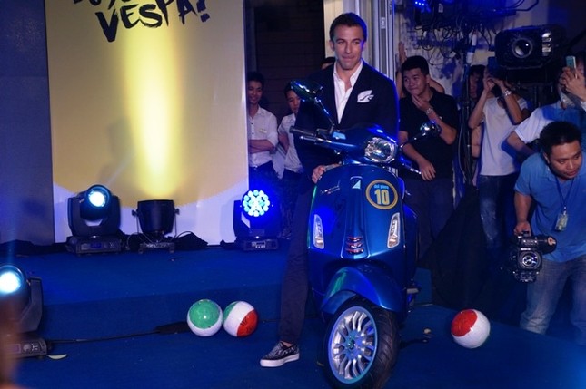 Vespa Sprint phiên bản Del Piero giá bao nhiêu? ảnh 1