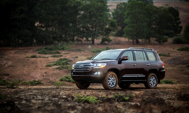 Chi tiết Toyota Land Cruiser 2015 giá hơn 2,8 tỷ đồng ảnh 2