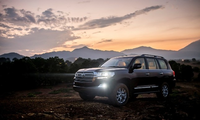 Chi tiết Toyota Land Cruiser 2015 giá hơn 2,8 tỷ đồng ảnh 4