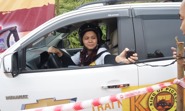 Bán tải lên núi 'phá xe' ảnh 13