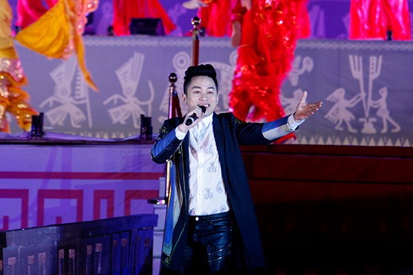Tùng Dương, Anh Thơ “lên đồng” với thắng cảnh Tây Thiên ảnh 2