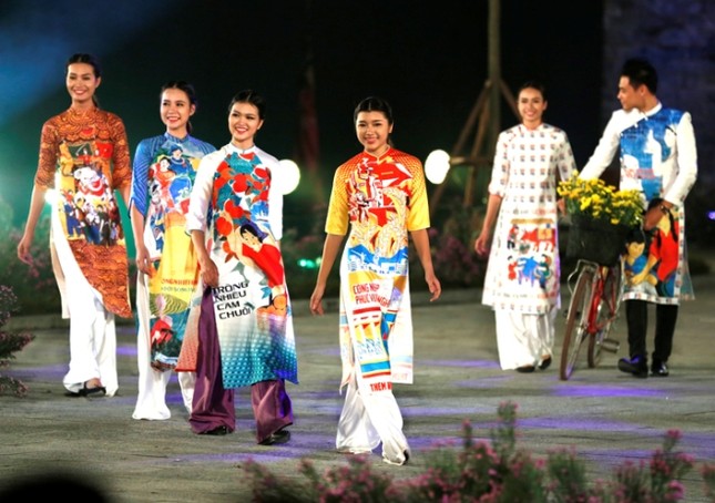 Huyền ảo áo dài Hà Nội dưới chân cổng thành Thăng Long ảnh 7