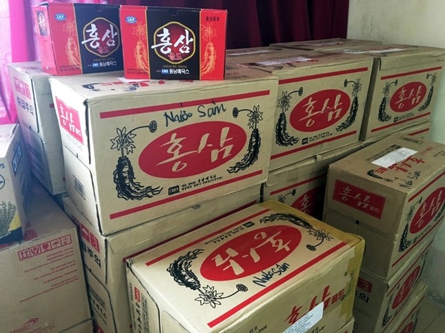 Tạm giữ 71 thùng mỹ phẩm không rõ nguồn gốc, giá… trên trời ảnh 1