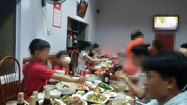Bị nhà hàng 'chặt chém', vợ chồng đánh nhau vì xót của ảnh 2
