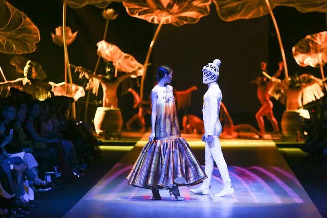 ‘Lúa’ của NTK Công Trí mê hoặc tín đồ thời trang ảnh 7