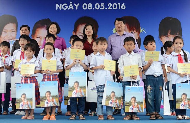 Tặng sữa cho 40.000 trẻ em ở 40 tỉnh, thành phố ảnh 2