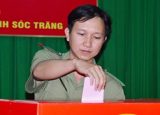 Những chiến sĩ trẻ lần đầu tiên đi bầu cử ảnh 4