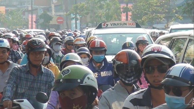 Cửa ngõ Tân Sơn Nhất kẹt cứng ngày đầu phân luồng ảnh 6