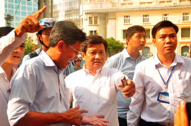 Quận 1 tháo dỡ vọng gác công an, cắt xích rào của Ngân hàng Nhà nước ảnh 18