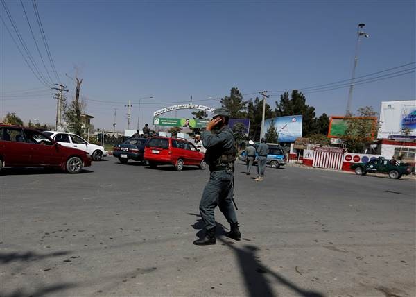 ‘Trả đũa’ vụ tấn công sân bay Kabul, Mỹ không kích nhầm vào thường dân ảnh 1