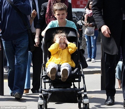 Cuộc sống thiếu tình cha của Suri Cruise, trái ngược Harper Beckham ảnh 25