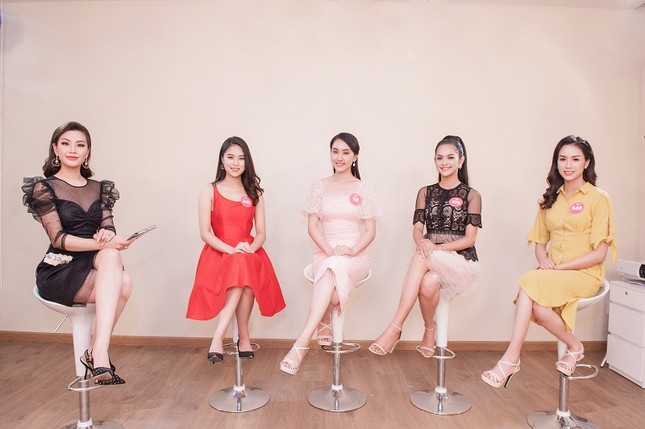 Top 3 đề cử Người đẹp Truyền thông lộ diện trước giờ chung kết HHVN ảnh 1