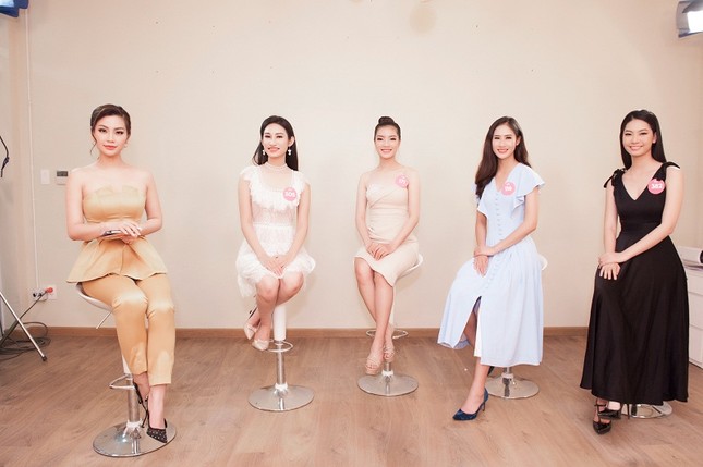 Top 3 đề cử Người đẹp Truyền thông lộ diện trước giờ chung kết HHVN ảnh 3