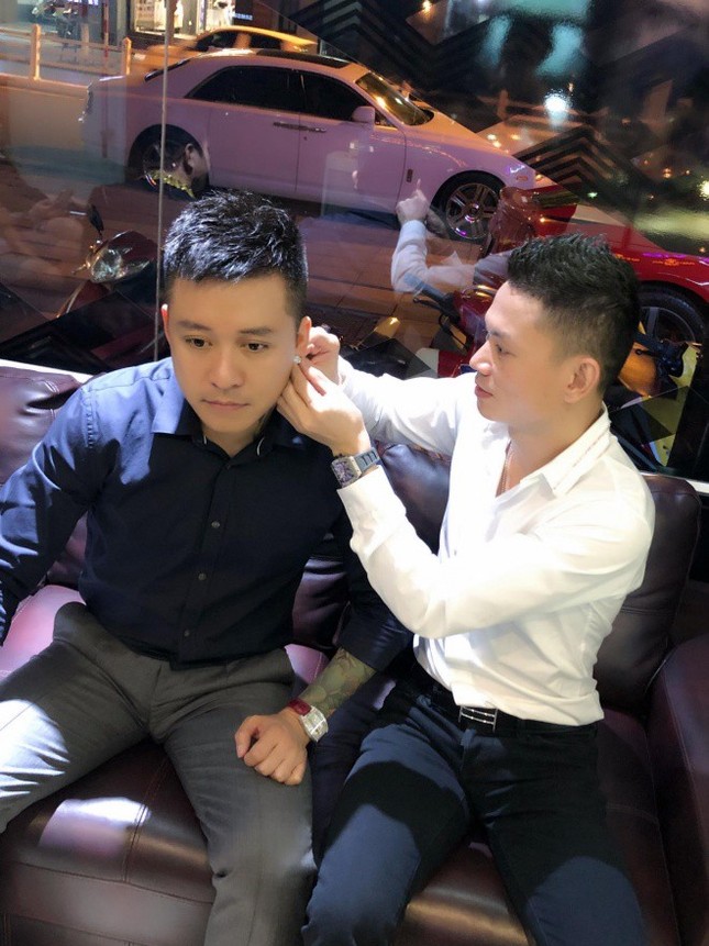 Tuấn Hưng ‘mạnh tay’ chi 7 tỷ mua kim cương mừng tuổi 40 ảnh 2