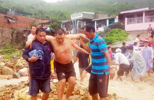 Dân làng chài Nha Trang: Hoảng loạn khi nước trên núi 'đổ như thác' ảnh 2