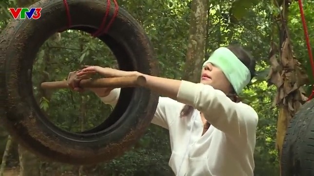 Người đẹp bị 'lộ hàng' trong Cuộc đua kỳ thú trên sóng truyền hình gây tranh cãi ảnh 2