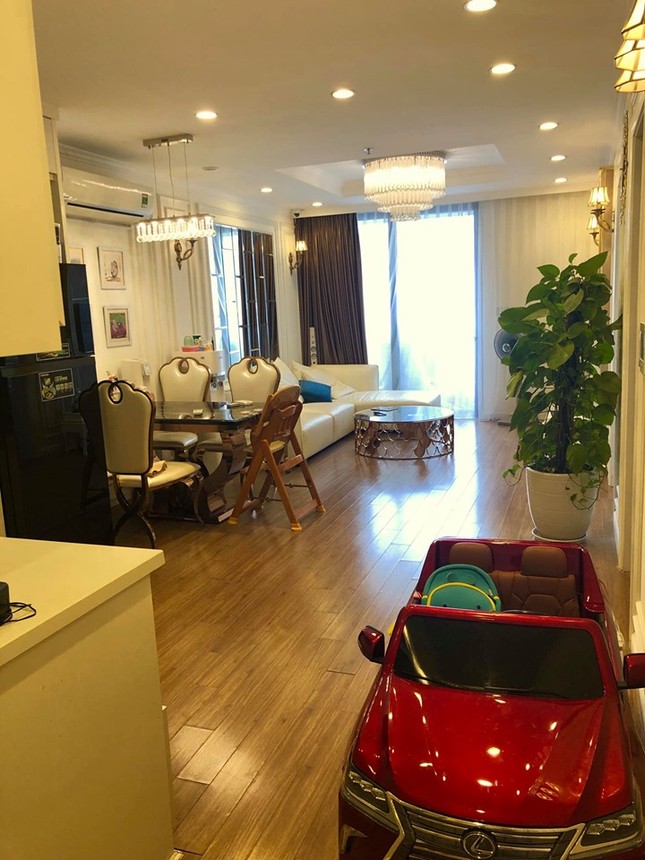 Việt Anh khoe bàn đầy tiền sau khi bị dân mạng chê bai nhan sắc thẩm mỹ ảnh 4