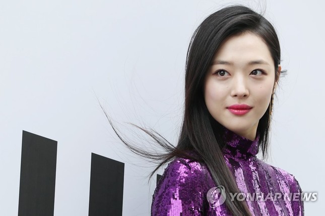Tìm thấy bút tích cuối cùng của Sulli, loạt sao Hàn hủy lịch trình vì quá sốc ảnh 2