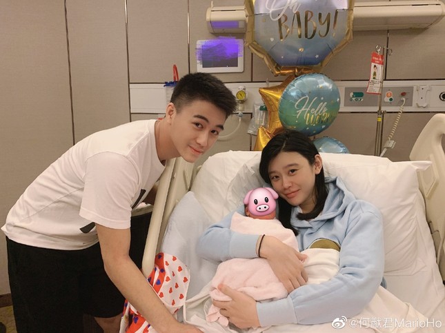 Siêu mẫu nội y bất ngờ hạ sinh cháu đích tôn cho ‘vua sòng bài’ Macau ảnh 2