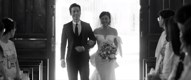 Hậu 'lừa' cưới, Văn Mai Hương ‘khóa môi’ Đồng Ánh Quỳnh đắm đuối gây sốc ảnh 1