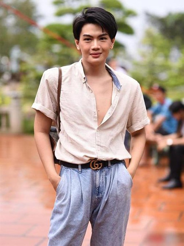 Nam Thư bị dân mạng chỉ trích gay gắt vì mặc áo hở bụng thăm nhà thờ Tổ ảnh 4