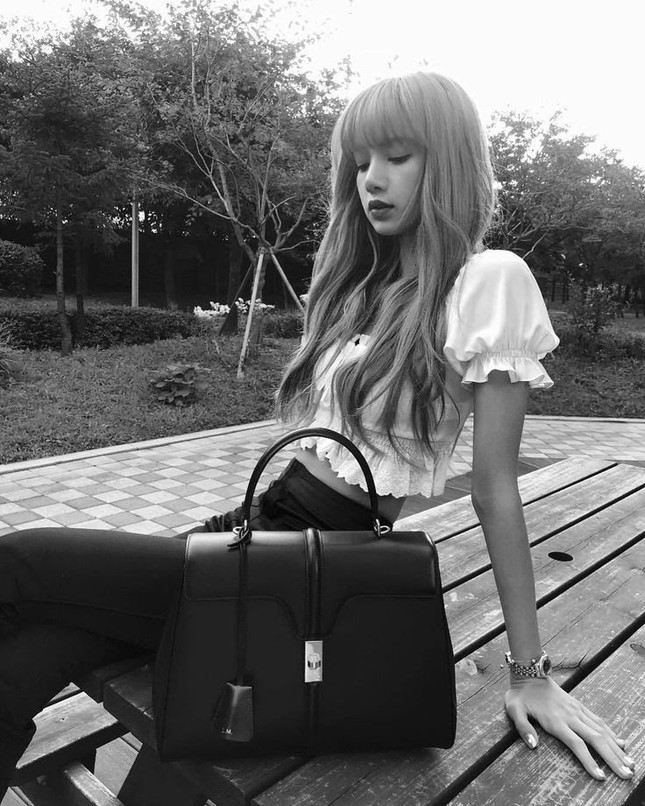 ‘Choáng’ với bộ sưu tập túi xách hàng hiệu đắt đỏ của Lisa (Black Pink) ảnh 1