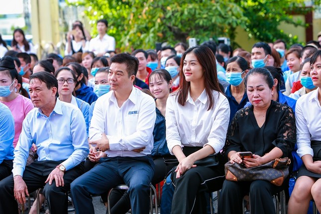 Thí sinh HHVN đem ATM Gạo đến với công nhân khó khăn hậu COVID-19 ảnh 9