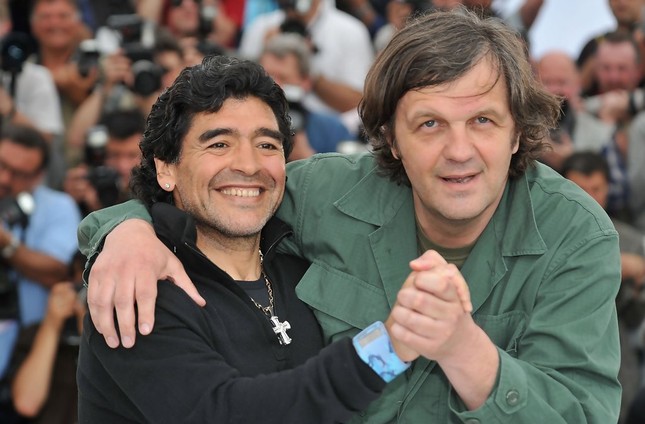 Những bộ phim phải xem nếu muốn hiểu về cố huyền thoại bóng đá Maradona ảnh 3