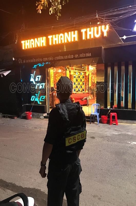 4 nữ tiếp viên karaoke khỏa thân kích dục cho khách: Tiền 'boa' 800.000/ lần ảnh 1