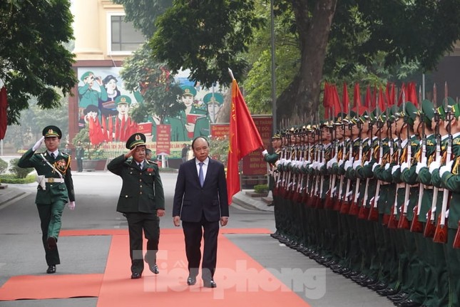 Thủ tướng chúc Tết, giao lưu với chiến sĩ biên phòng và quân dân biên giới, hải đảo ảnh 1