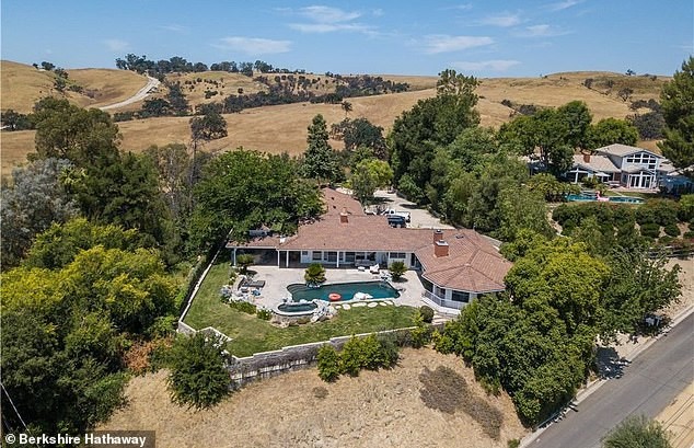 Điểm lại khối tài sản 2,36 tỷ USD của cặp đôi thị phi nhất Hollywood trước tin ly hôn ảnh 3