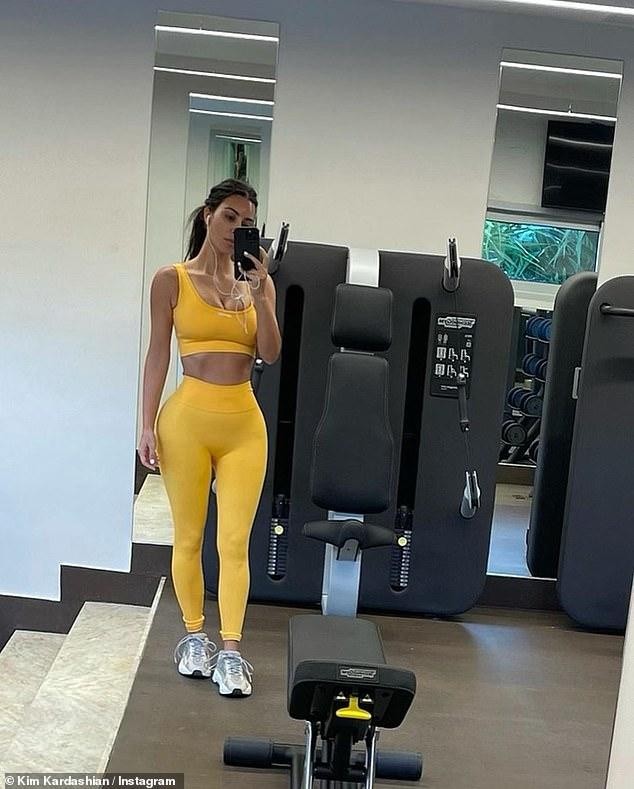 Kim Kardashian mặc đồ bó sát khoe body ‘đồng hồ cát’ nóng bỏng ảnh 4