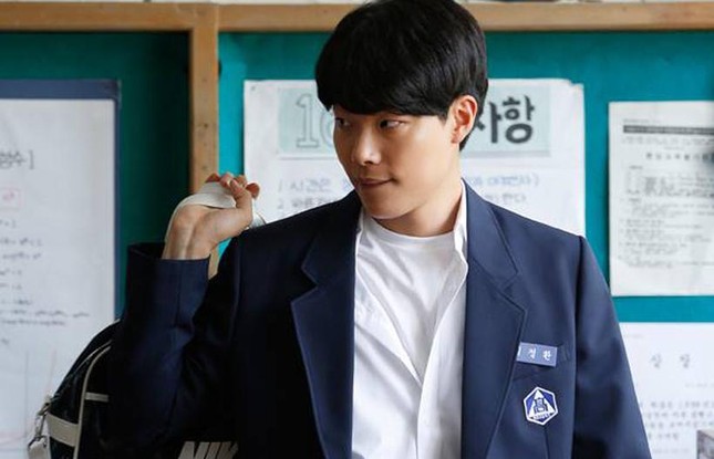Loạt sao ‘hack tuổi’ của showbiz Hàn, U40 vẫn dễ dàng vào vai học sinh cấp 3 ảnh 1
