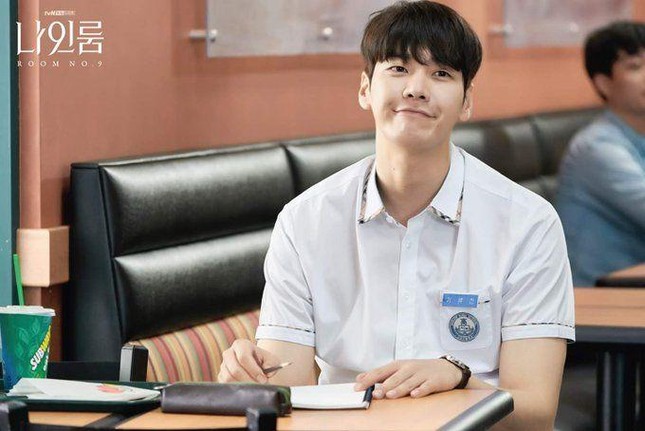 Loạt sao ‘hack tuổi’ của showbiz Hàn, U40 vẫn dễ dàng vào vai học sinh cấp 3 ảnh 18