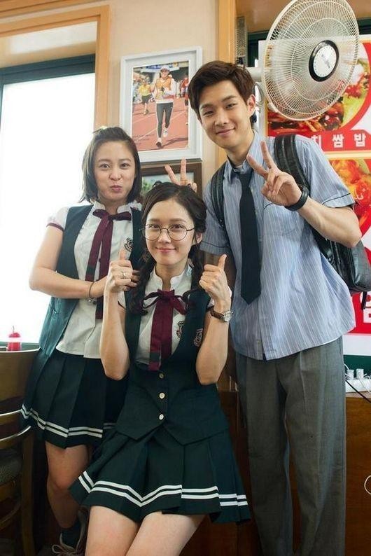 Loạt sao ‘hack tuổi’ của showbiz Hàn, U40 vẫn dễ dàng vào vai học sinh cấp 3 ảnh 19