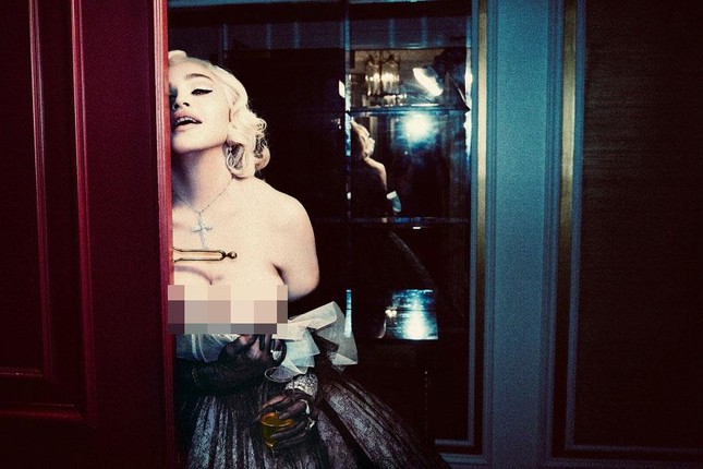 Madonna bị chỉ trích vì tái hiện cái chết của Marilyn Monroe trên tạp chí ảnh 7