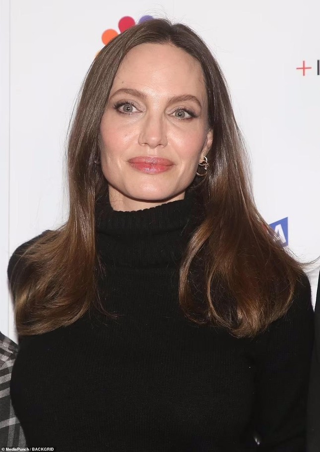 Pax Thiên lộ diện sau một thời gian vắng mặt tại các sự kiện của mẹ Angelina Jolie ảnh 2