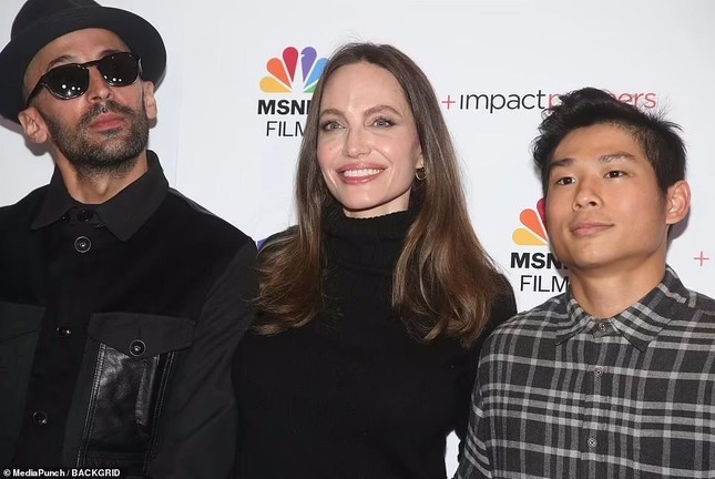 Pax Thiên lộ diện sau một thời gian vắng mặt tại các sự kiện của mẹ Angelina Jolie ảnh 3
