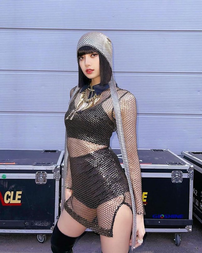 10 khoảnh khắc nóng bỏng nhất năm 2021 của Lisa (BlackPink) ảnh 7