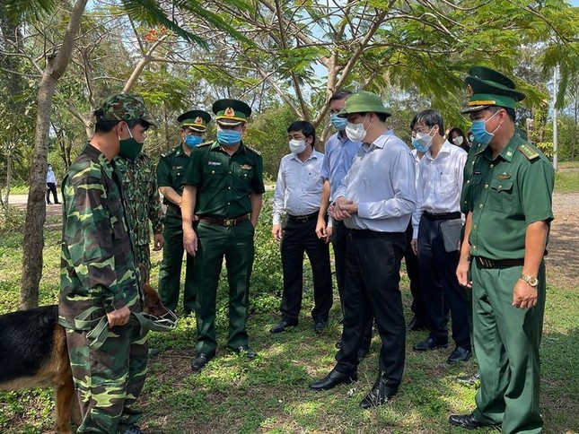 Bộ trưởng Y tế: Lo ngại đợt dịch COVID thứ tư và biến chủng virus từ Ấn Độ, Anh ảnh 1