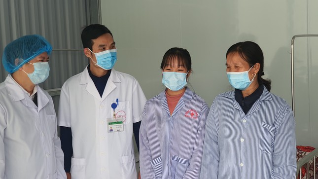 Bệnh viện tuyến huyện tiếp tục điều trị khỏi 2 ca mắc Covid-19 ảnh 1