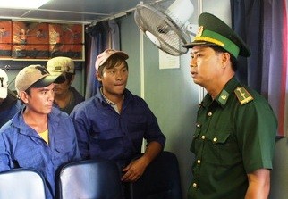Cứu hộ thành công tàu cá gặp nạn ngoài Hoàng Sa ảnh 2